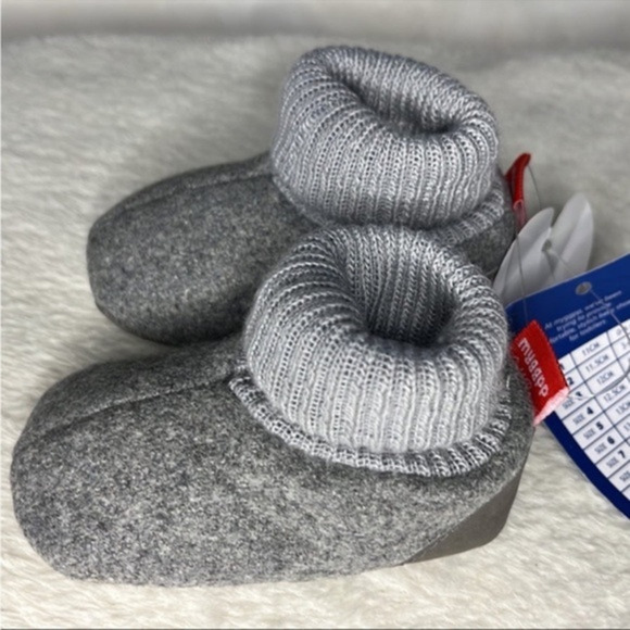 Light Gray Fleece Baby‎ Booties - Size 1 (0-6 Months)! - Picture 1 of 7